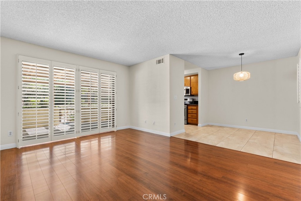 887 Endicott