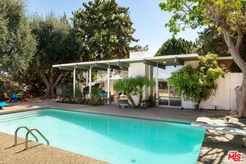 Photo of 4965 Calvin Avenue, Tarzana, CA 91356 (MLS # 26669541)