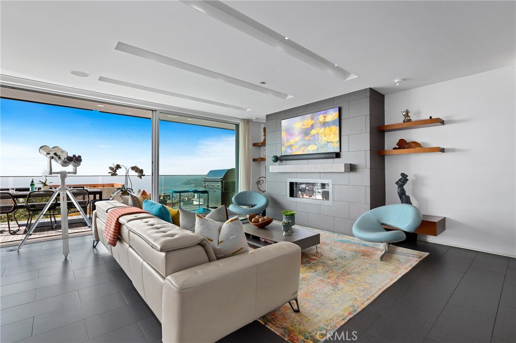 1088 Del Mar Avenue