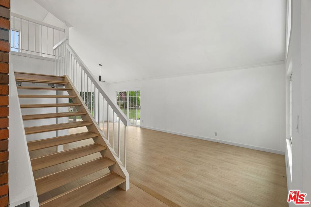 1105 E Meadow Wood Drive