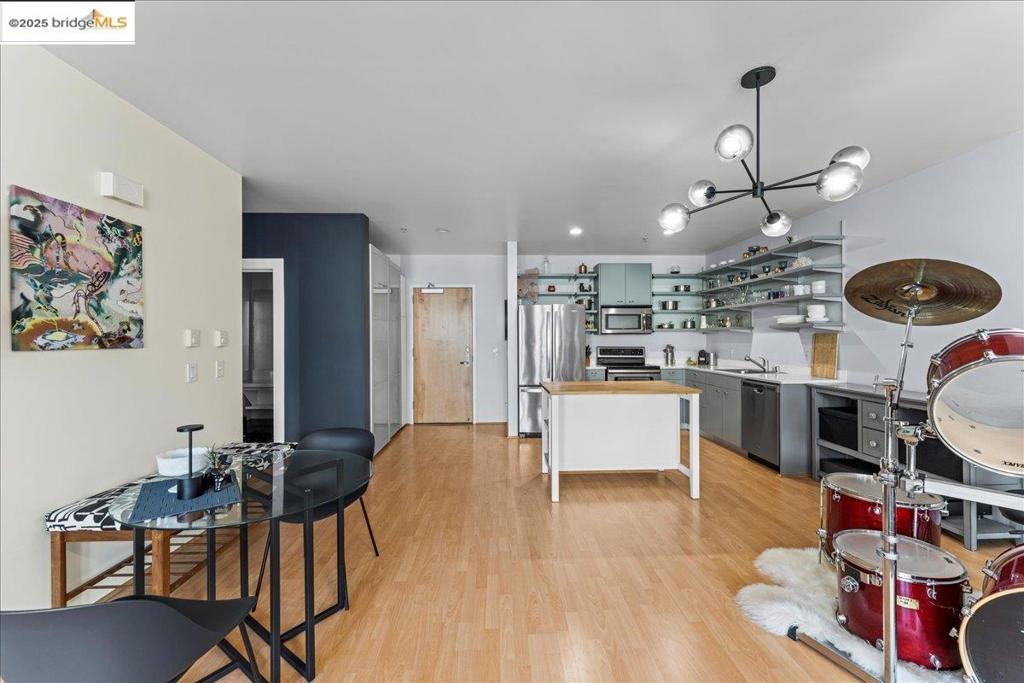 WEST OAKLAND - Residential