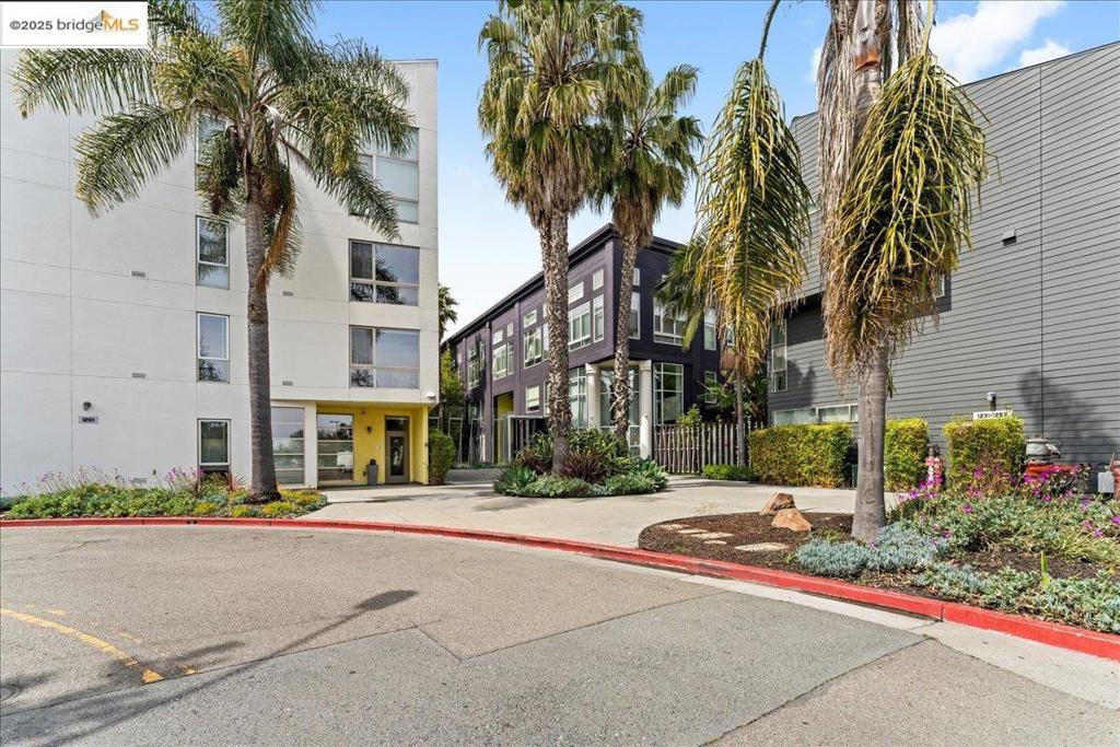 WEST OAKLAND - Residential