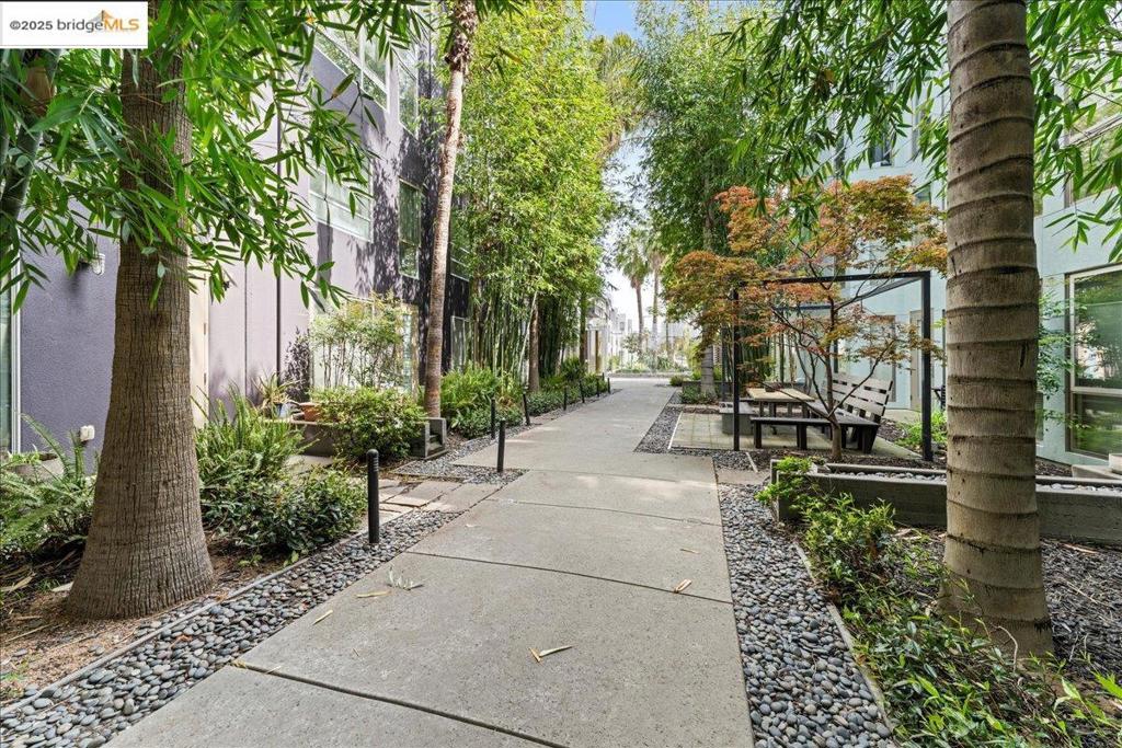 WEST OAKLAND - Residential