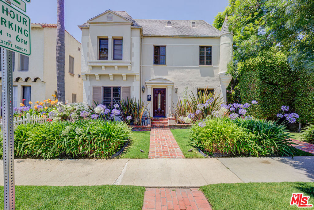 Beautiful, updated, and spacious upstairs 2 bed 2 bath in the heart of Beverly Hills. The unit includes all of the bells and whistles you need - IN UNIT laundry, central AC/Heat, 1 spot parking in the garage (very easy street parking for the second car!). There is also amazing shared patio space in the front and a common area backyard space. The unit is also bright with great natural light throughout the unit. The unit has all of the appliances you need - dishwasher, fridge, stove/oven, microwave. Enjoy the original classic Beverly Hills charm. The location is phenomenal - right across the street from Beverly Vista Middle School (extra security on the street & Enjoy the the BHUSD schools), walking distance to all the shops and restaurants on Beverly Drive and everything Beverly Hills has to offer. Close proximity to Century City as well.