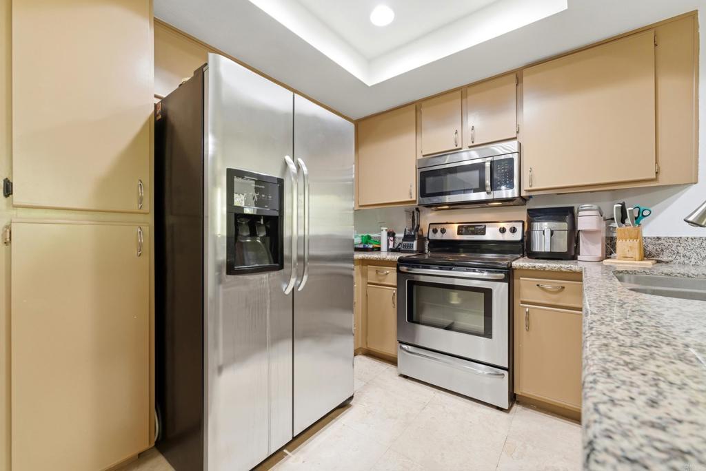 680 Camino De La Reina 2201