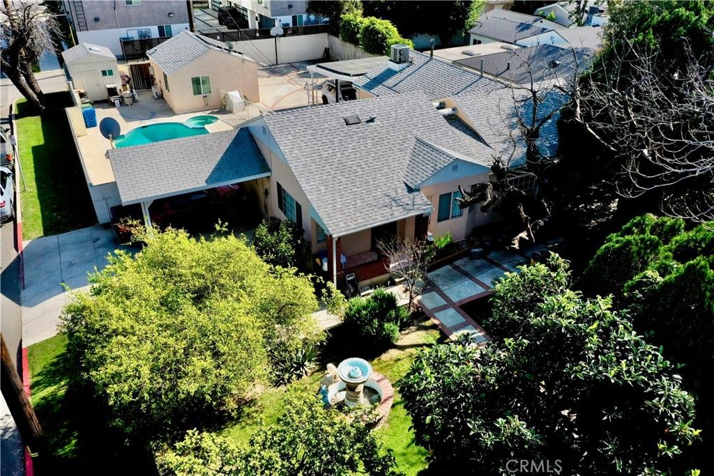 Photo of 5654 Stansbury, Van Nuys, CA 91401 (MLS # SR26025801)