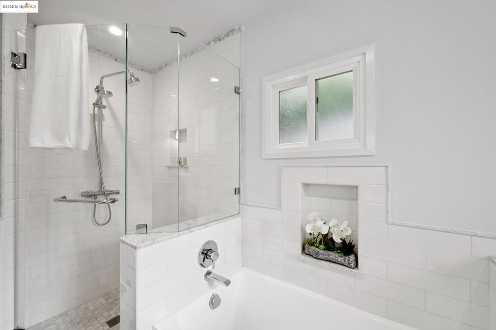 UPPER ROCKRIDGE - Residential