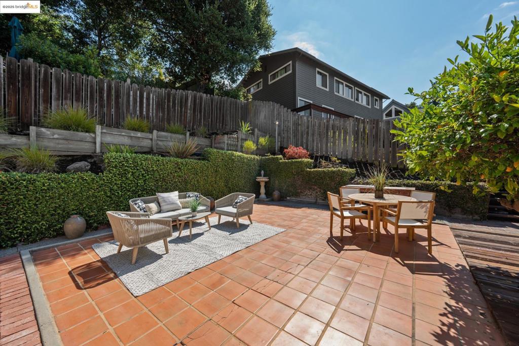 UPPER ROCKRIDGE - Residential