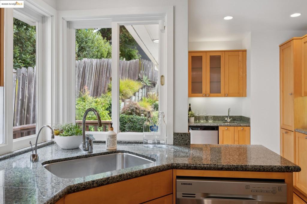 UPPER ROCKRIDGE - Residential