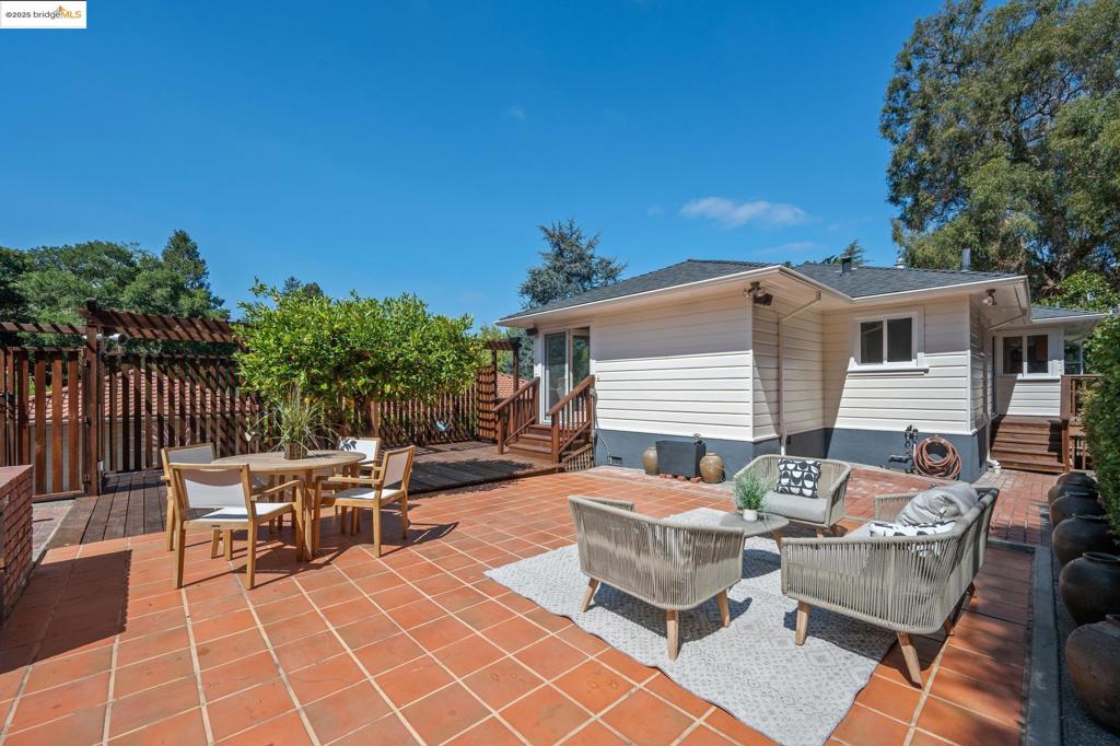 UPPER ROCKRIDGE - Residential