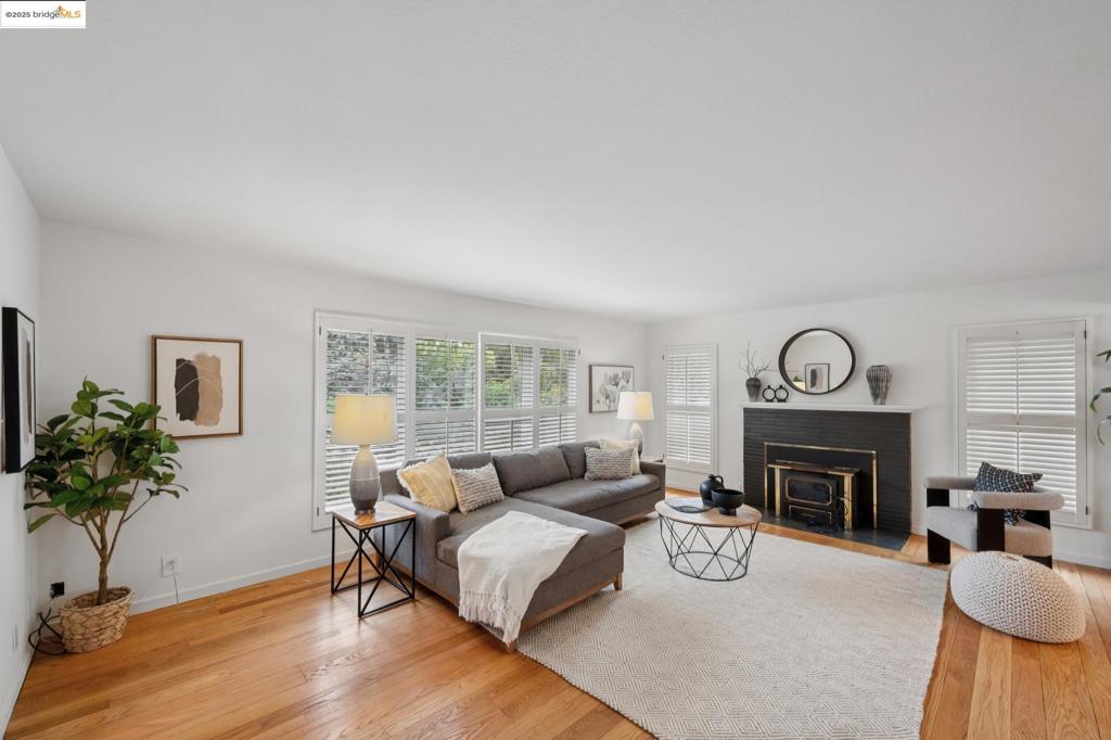 UPPER ROCKRIDGE - Residential