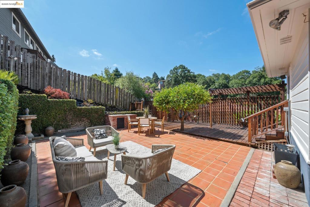 UPPER ROCKRIDGE - Residential