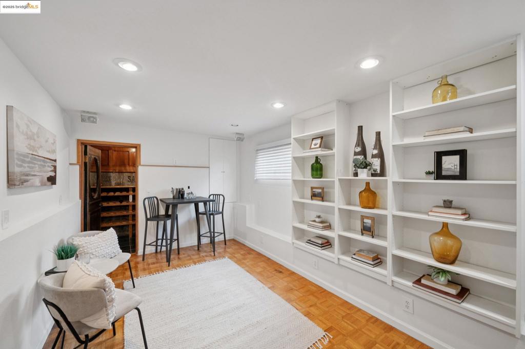 UPPER ROCKRIDGE - Residential