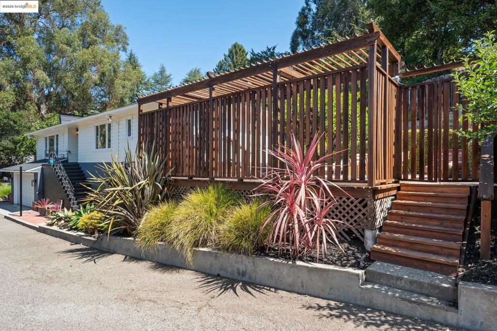 UPPER ROCKRIDGE - Residential