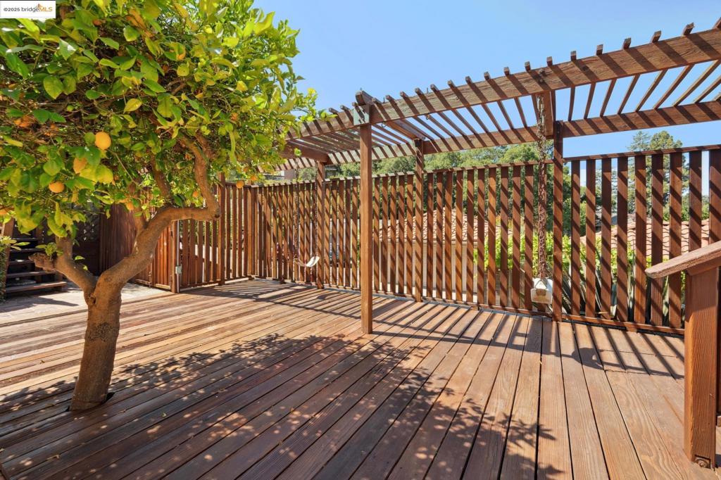 UPPER ROCKRIDGE - Residential