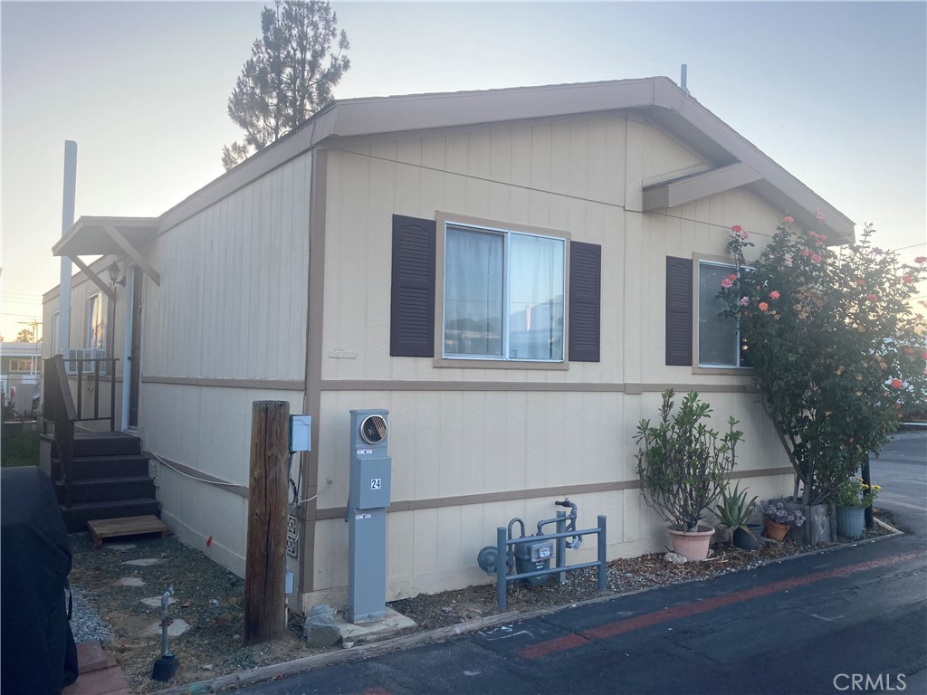 lowest rent in the area at $679.43 (Base rent) Mobile Home in a family park with pool and club house. Built in 1999 Three bedrooms with Two full bathrooms. Prime location, close distance to other counties (LA, Orange, San Bernardino and Riverside). Well maintained the property by the owner.