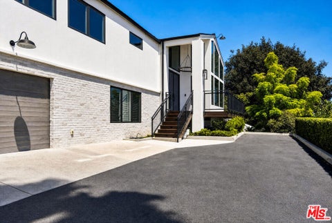 Photo of 2141 Indian Springs Lane, Newport Beach, CA 92660 (MLS # 26870931)