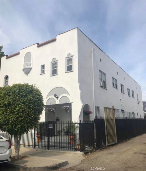 Photo of 2917 Walton AVE, Los Angeles, CA 90007 (MLS # DW26119234)