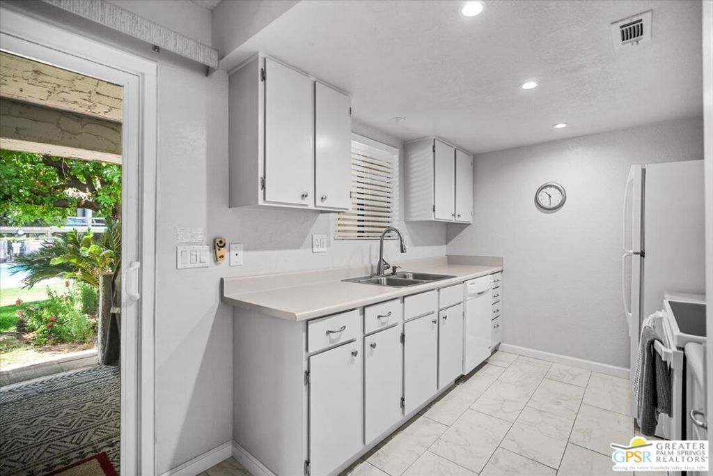 Palm Canyon Villas - Residential