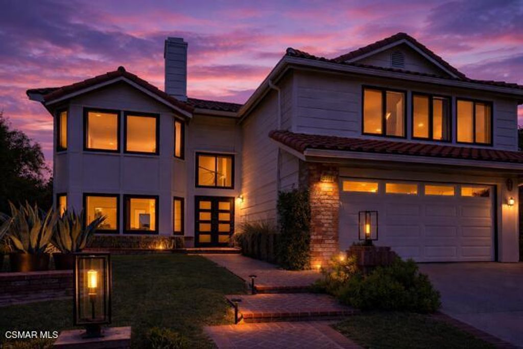 Photo of 3375 Montagne Way, Thousand Oaks, CA 91362 (MLS # 226000242)