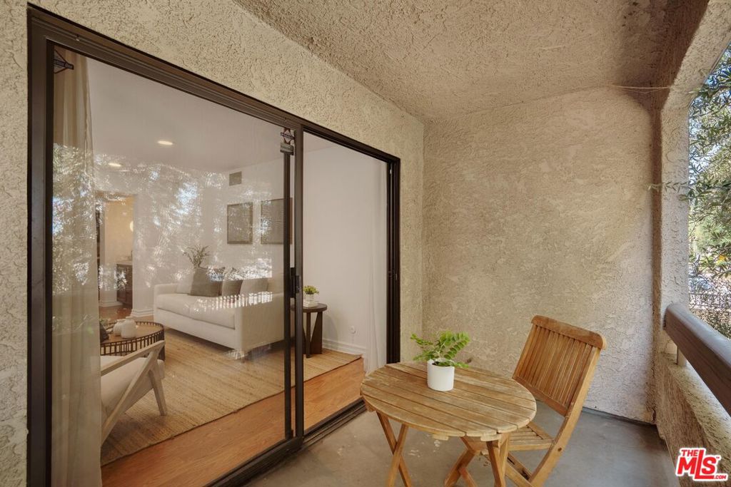 15231 Magnolia Boulevard 114