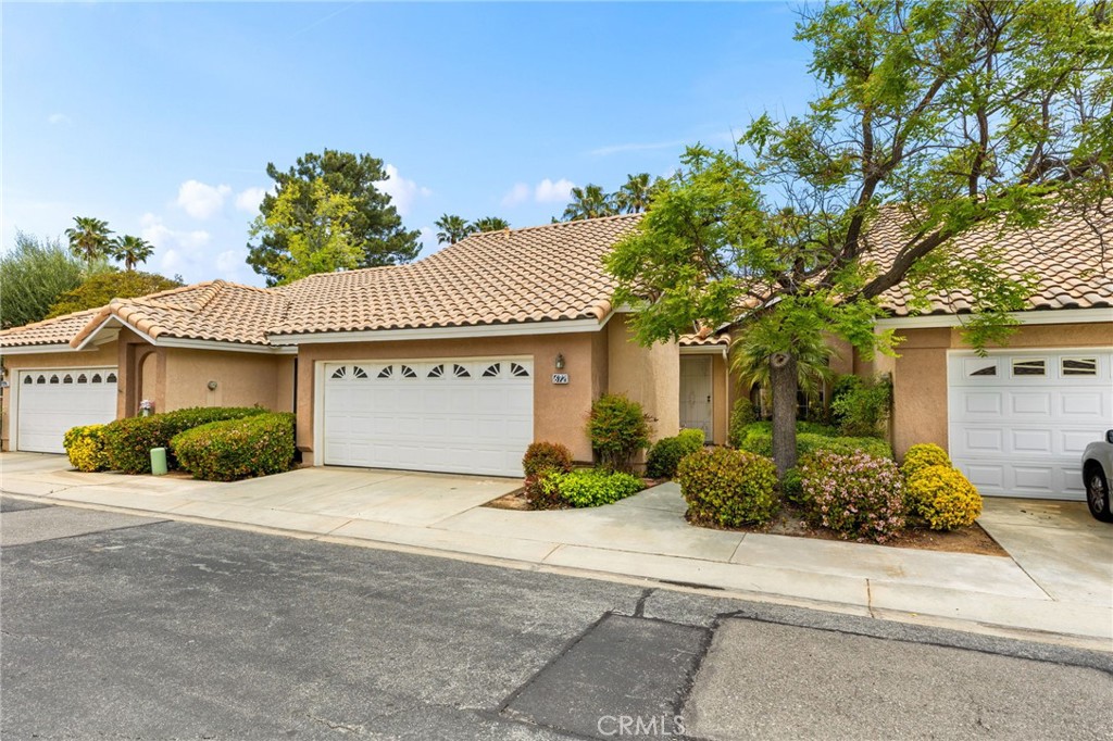Sun Lakes Country Club is a Senior Resort Golfing Community. Be as active as you'd like or read a book in the fabulous library. This home is known as the San Jacinto Condo at 850 sq ft. Perfect size for those that are downsizing and want to put yard work behind them. The HOA maintains the building, landscaping and insurance for the outside of the building. You have 2 bedrooms 2 full bathrooms and a nice sized kitchen with a nook for a small table and chairs. High ceilings and lots of sunshine. Sun Lakes Country Club is located near shopping, entertainment and restaurant with Morongo Casino and Desert Hills Premium Shopping Mall 15 minutes eat on highway 10. Drive a few more minutes and you can enjoy brunch in Palm Springs. Some of the amenities in Sun Lakes are: Championship Golf Course, 18-hole Executive Golf Course, restaurant & lounge, Tennis Courts, Bocce Ball, Pickle Ball and 3 gyms, indoor pool and lovely outdoor pool and spa. Join clubs, sing and dance or just watch the community shows.