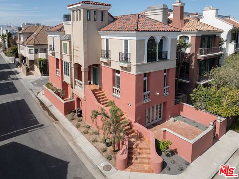 Photo of 4818 Roma Court, Marina Del Rey, CA 90292 (MLS # 25615733)