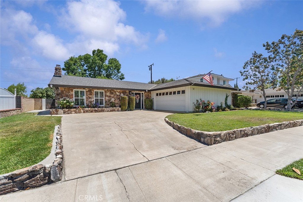 927 E Fairway Drive
