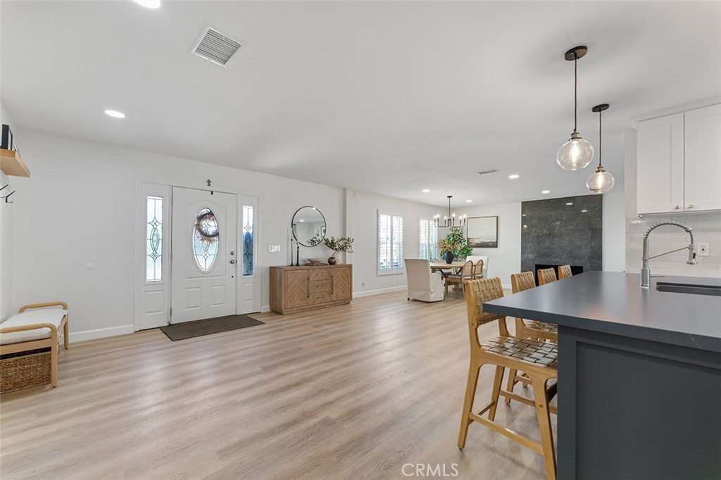 927 E Fairway Drive