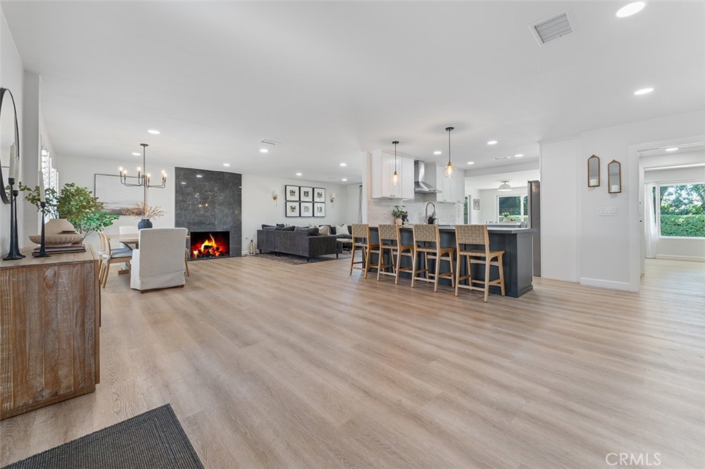 927 E Fairway Drive