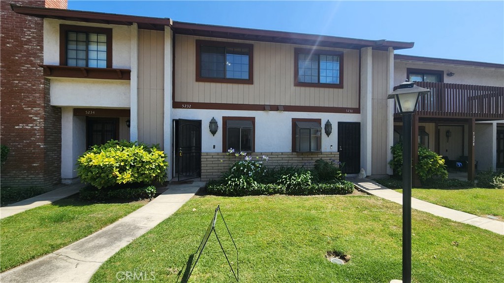 Lovely Townhome in quiet community Features 2 bedrooms, 2.5 bathrooms. Nice size Livingroom with a cozy fireplace, kitchen has granite countertop, nice size patio for entertaining. Washer and dryer hookups in garage. Central air and heat. New carpet was installed. Community features, Pool, jacuzzi, and park like walking area. Close to shopping, restaurants and freeways. Low HOA.. ''PRICE REDUCED FOR QUICK SALE''
