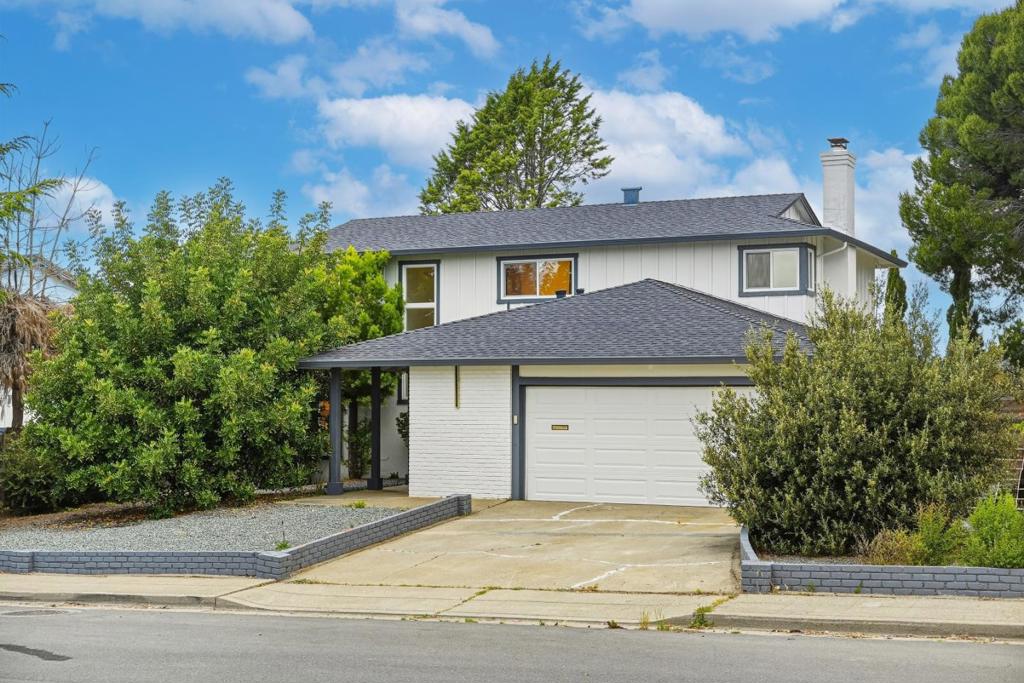 27947 Edgecliff Way
