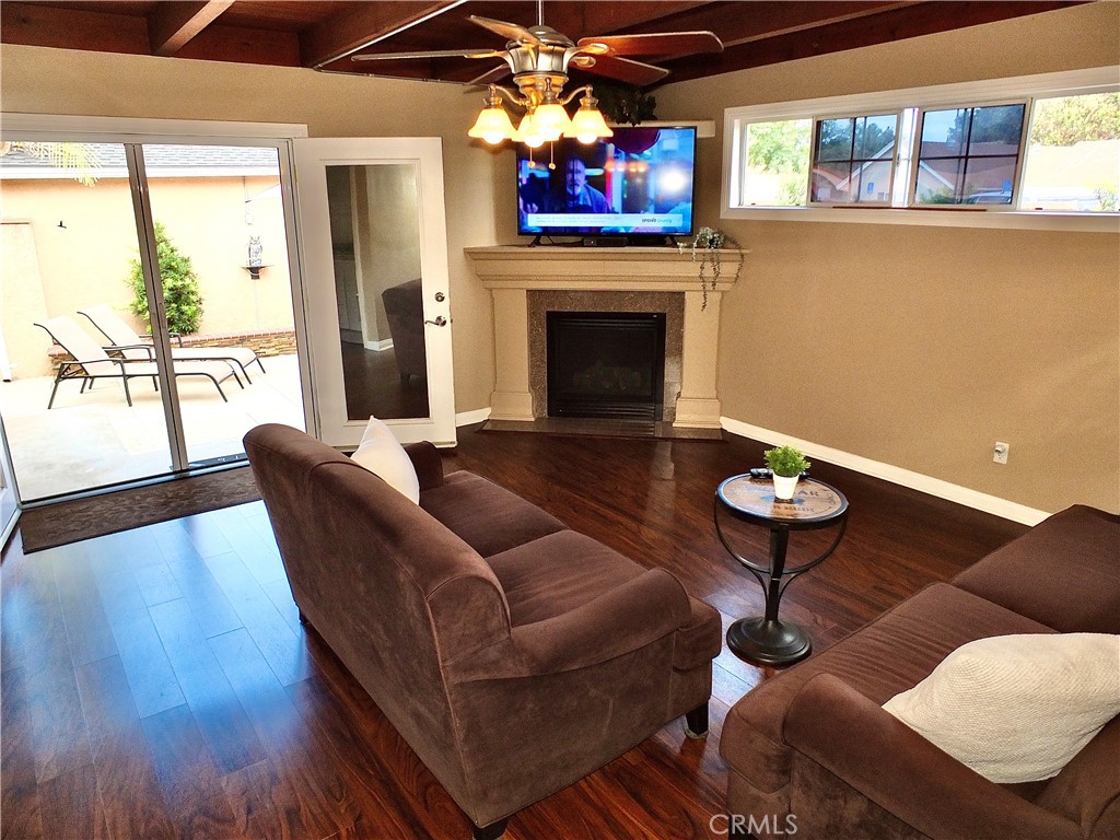 3903 N Studebaker