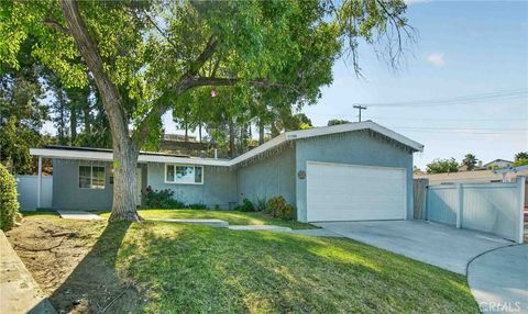 Photo of 27706 Haxton DR, Canyon Country, CA 91351 (MLS # SR26111533)