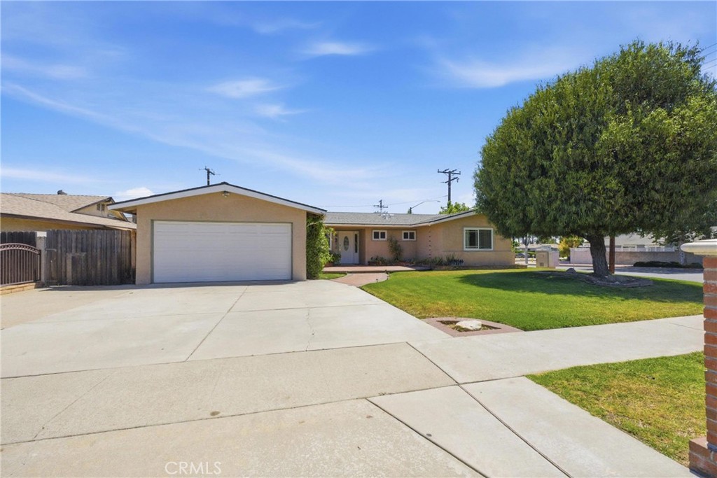 8715 La Vine Street