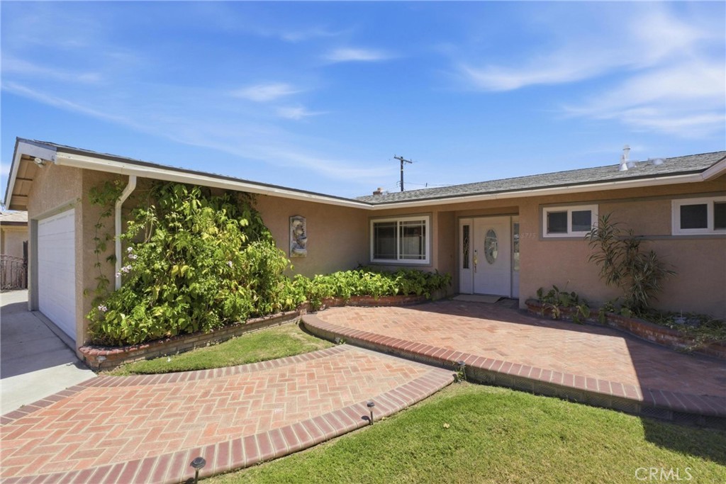 8715 La Vine Street