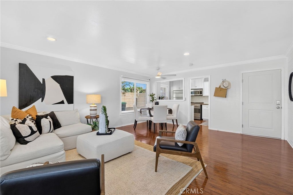 956 W Wilson
