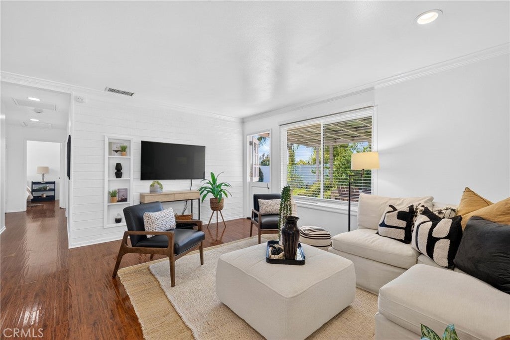 956 W Wilson
