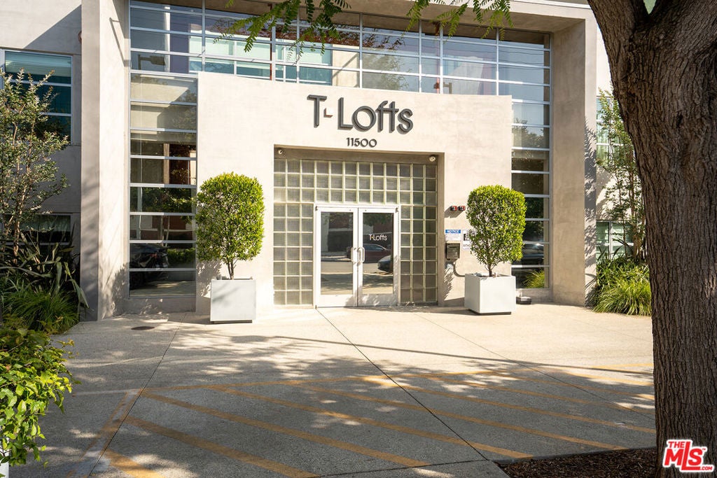 Photo of 11500 Tennessee Avenue #315, Los Angeles, CA 90064 (MLS # 26883127)
