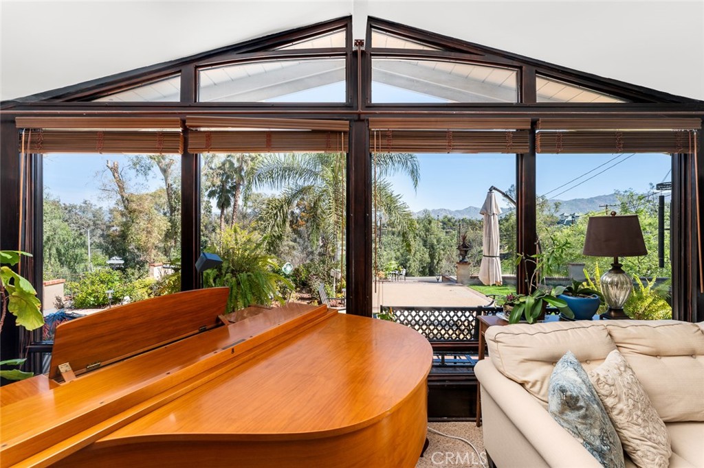 5051 Victoria Avenue