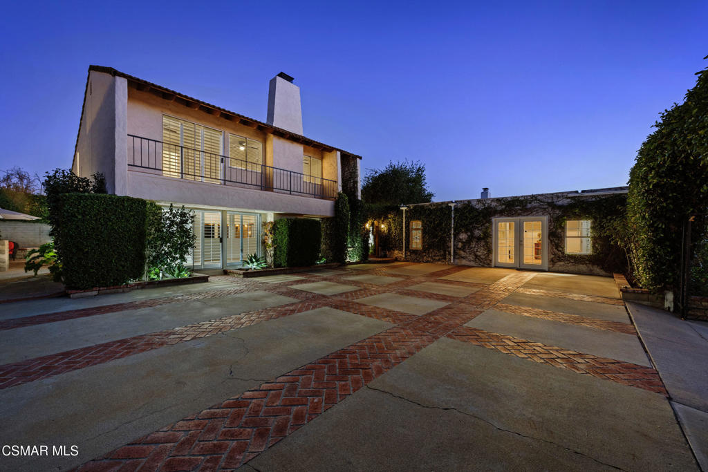 First Neighborhood/Custom-705 - 705 - Residential Lease