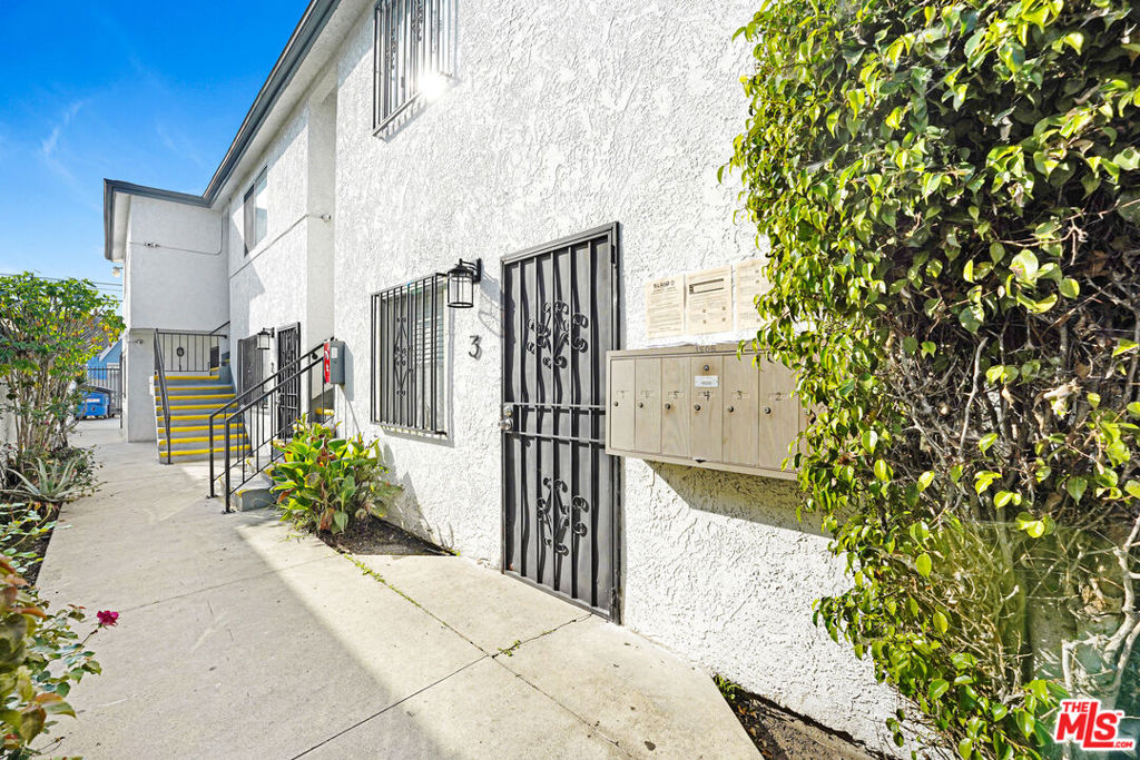 1508 W Florence Avenue