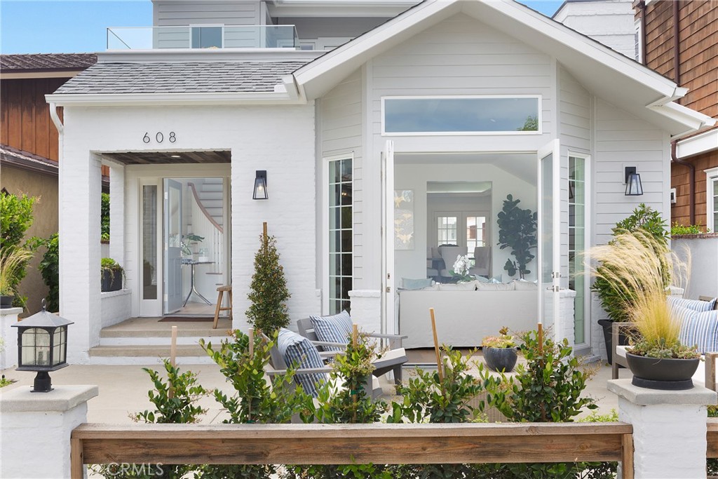 Corona del Mar South of PCH (CDMS) - Residential Lease
