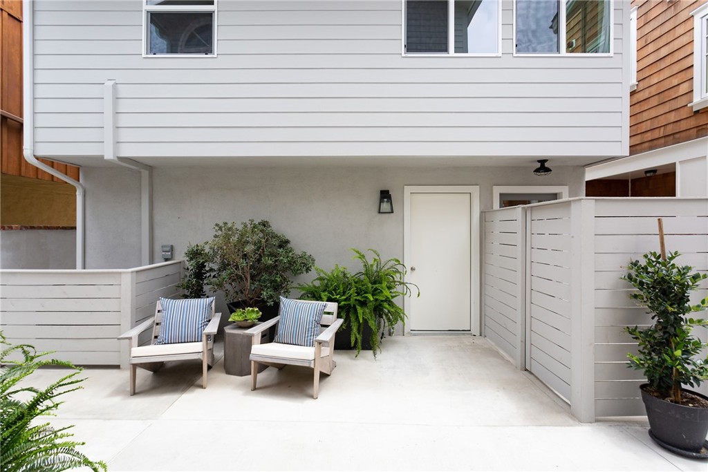 Corona del Mar South of PCH (CDMS) - Residential Lease
