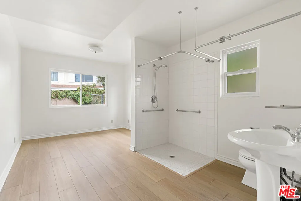 Pacific Palisades, California 90272, United States, 5 Bedrooms Bedrooms, ,3 BathroomsBathrooms,Residential,Active,141239