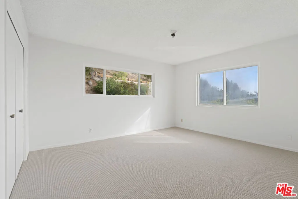 Pacific Palisades, California 90272, United States, 5 Bedrooms Bedrooms, ,3 BathroomsBathrooms,Residential,Active,141239