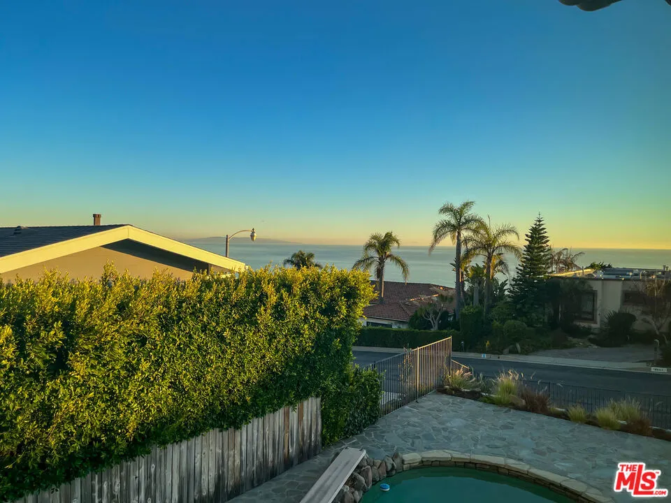 Pacific Palisades, California 90272, United States, 5 Bedrooms Bedrooms, ,3 BathroomsBathrooms,Residential,Active,141239
