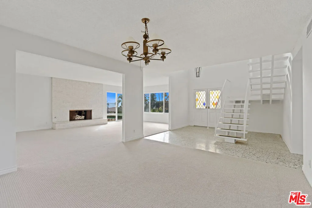 Pacific Palisades, California 90272, United States, 5 Bedrooms Bedrooms, ,3 BathroomsBathrooms,Residential,Active,141239