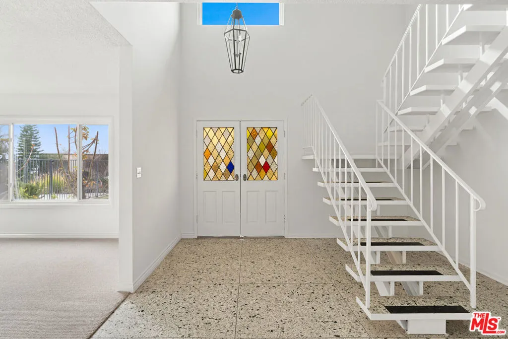 Pacific Palisades, California 90272, United States, 5 Bedrooms Bedrooms, ,3 BathroomsBathrooms,Residential,Active,141239