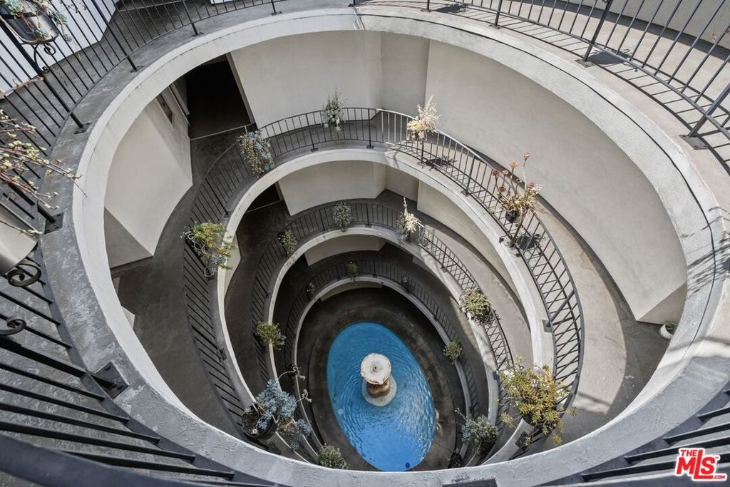 2260 N Cahuenga Boulevard 502